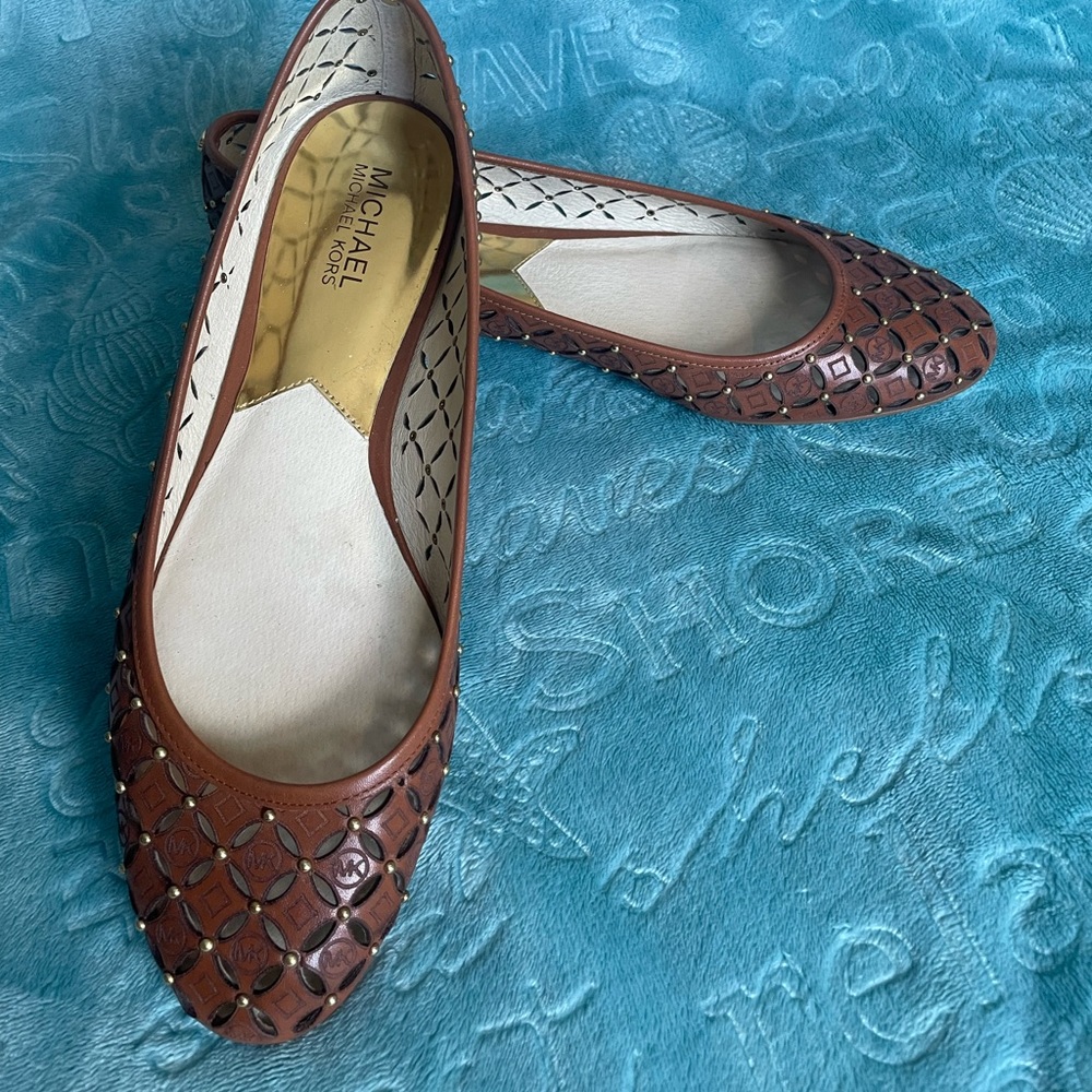 Michael Kors - brown caramel gorgeous pair of flats.